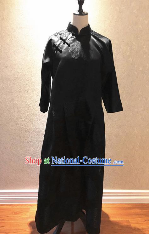 Traditional Chinese Handmade Embroidered Costume Tang Suit Black Cheongsam Long Robe for Women