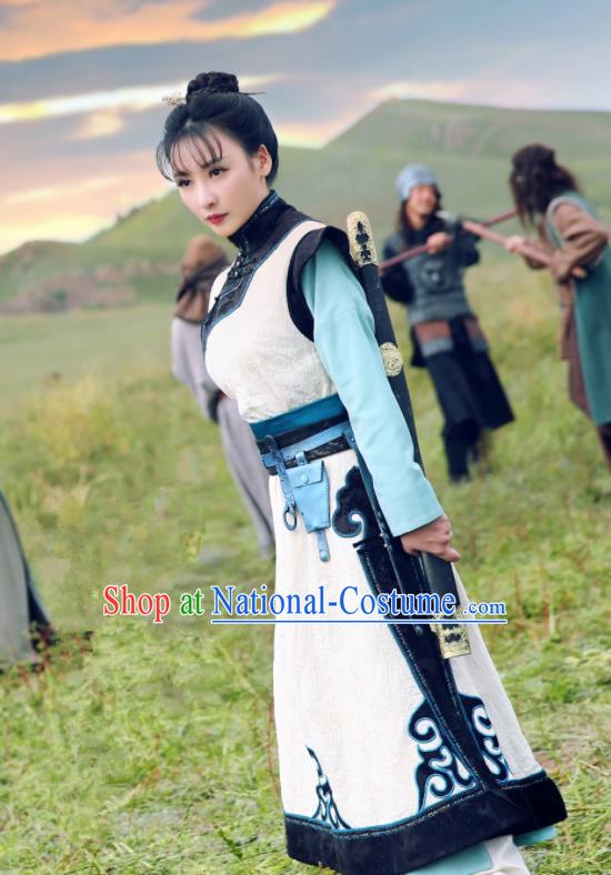 Chinese Ancient Drama Swordswoman Hanfu Dress Traditional Ming Dynasty Heroine Replica Costumes for Women