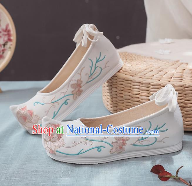 Traditional Chinese Wedding Shoes Opera Shoes Ancient Princess Shoes Hanfu Shoes White Embroidered Shoes for Women