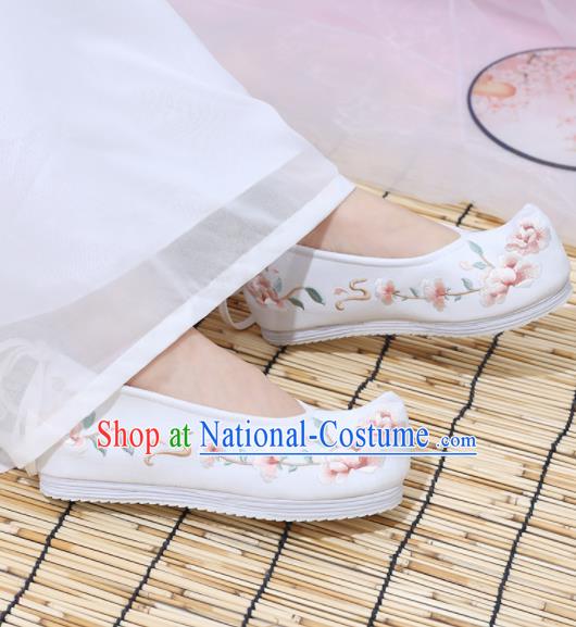 Traditional Chinese National White Embroidered Begonia Shoes Ancient Princess Shoes Handmade Hanfu Shoes for Women