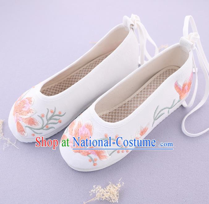 Traditional Chinese Ancient Princess Embroidered Magnolia White Shoes Cloth Shoes Handmade Hanfu Shoes for Women