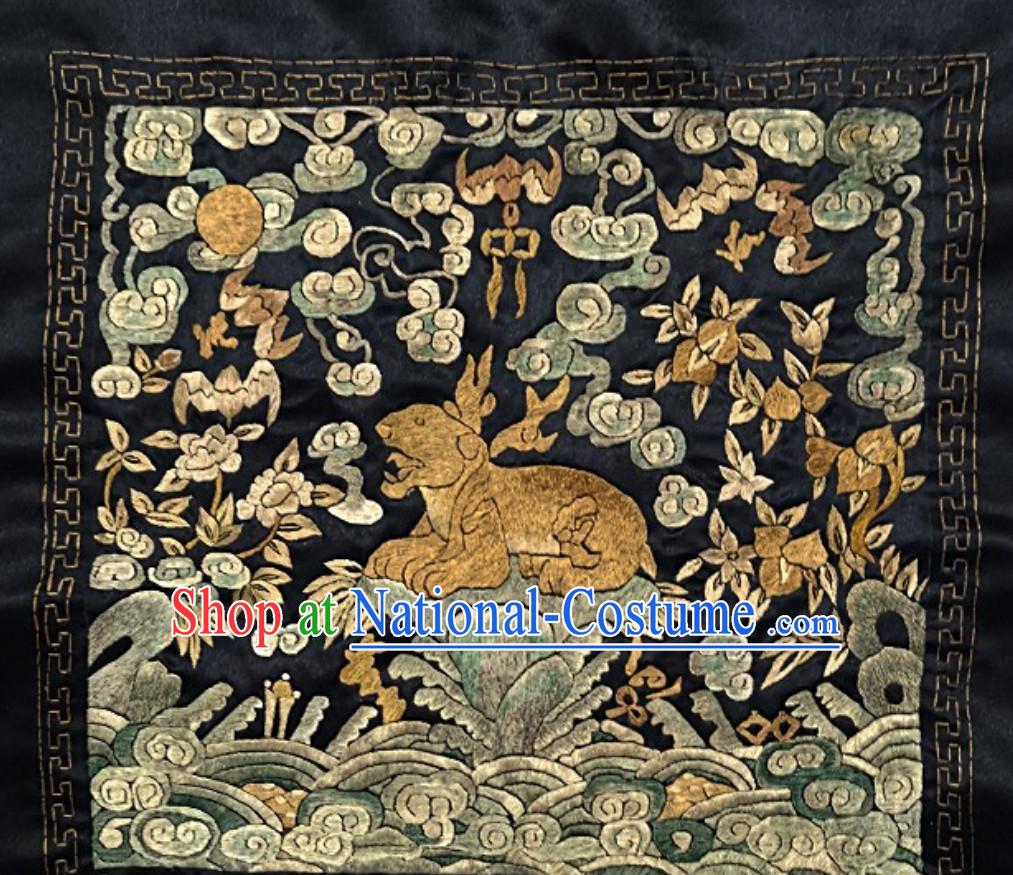 Classical Qing Dynasty Officer Bu Zi Embroidery Arts