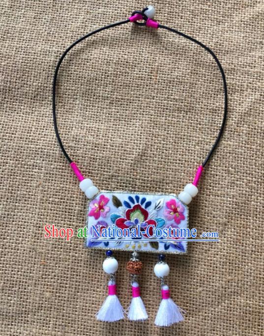 Chinese Traditional Ethnic White Embroidered Necklace Accessories Nationality Tassel Necklet for Women