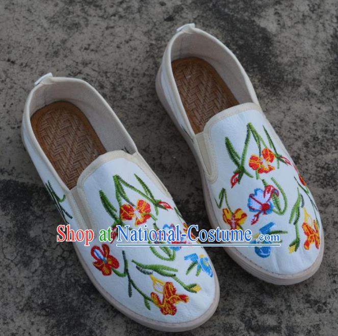 Traditional Chinese Embroidered White Shoes Handmade Cloth Shoes National Cloth Shoes for Women