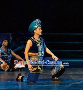 Chinese Thorn Quinoa Flowers Tujia Nationality Clothing Stage Performance Dance Costume for Men