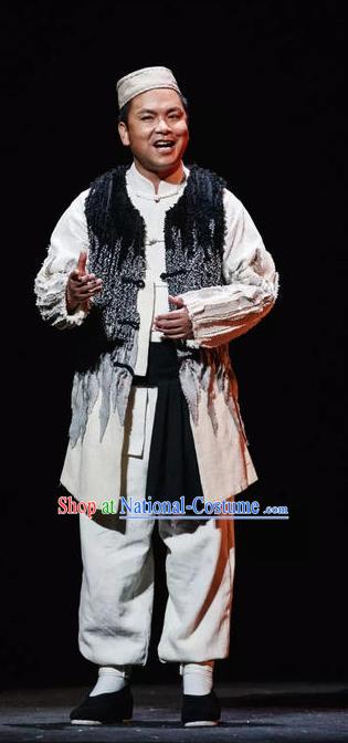 Flowers and Trumpeter Traditional Chinese Hui Nationality Stage Performance Costumes and Headwear for Men