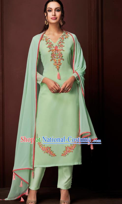 Asian Indian Punjabis Embroidered Green Blouse and Pants India Traditional Kurti Costumes Complete Set for Women