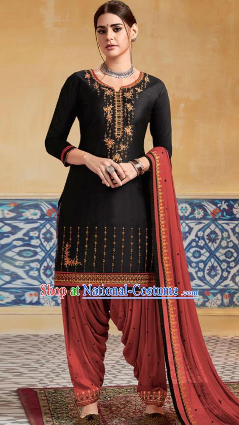 Traditional Indian Punjab Black Satin Blouse and Red Pants Asian India National Costumes for Women