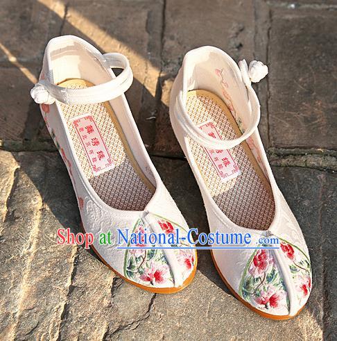 Chinese National White Embroidered Shoes Traditional Hanfu Shoes Opera Shoes Wedding Bride Shoes for Women