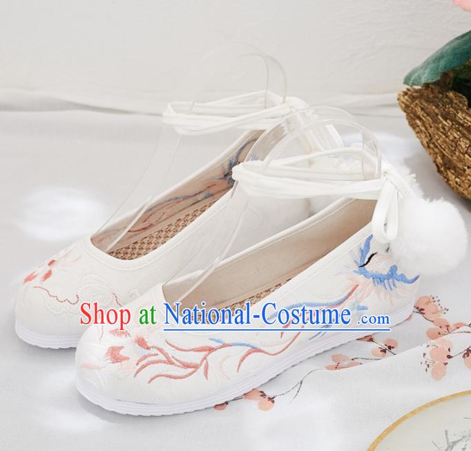 Traditional Chinese Embroidered Phoenix White Shoes Hanfu Shoes National Shoes for Women