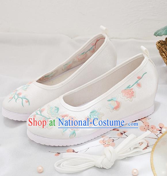 Traditional Chinese Embroidered Plum White Satin Shoes Hanfu Shoes National Shoes for Women