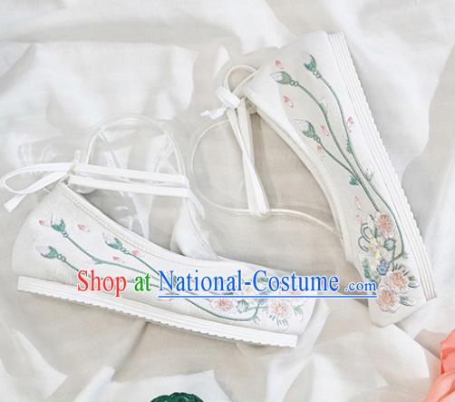 Traditional Chinese National Winter Shoes Embroidered White Shoes Hanfu Shoes for Women