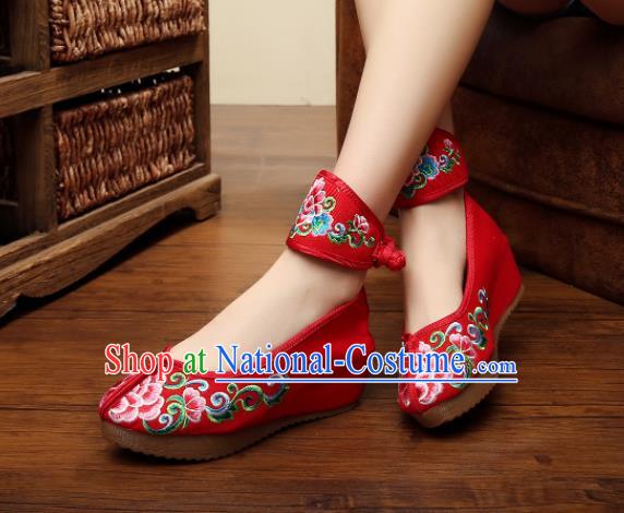 Traditional Chinese Old Beijing Bride Embroidery Peony Red Shoes National Embroidered Shoes Hanfu Shoes for Women