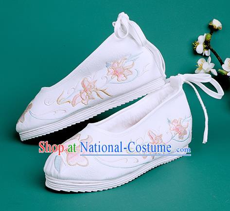 Chinese Traditional Winter White Embroidered Shoes Hanfu Shoes Princess Shoes for Women