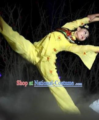 Chinese Dance Drama Wild Jujubes Classical Dance Yellow Dress Stage Performance Dance Costume and Headpiece for Women