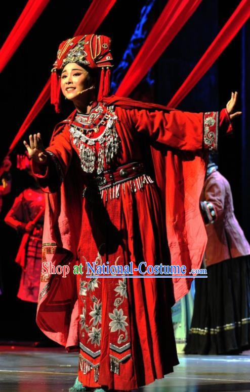 Drama Qian Yun Cliff Chinese Zhuang Nationality Bride Red Dress Stage Performance Dance Costume and Headpiece for Women