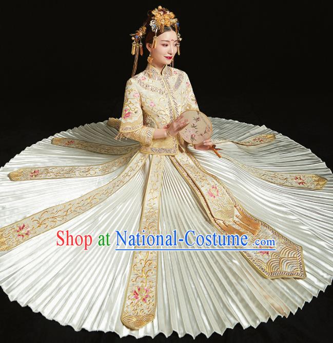 Chinese Traditional Bride White Xiuhe Suit Ancient Wedding Embroidered Dress for Women