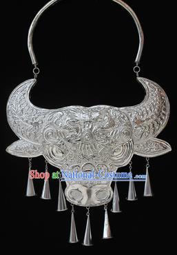 Traditional Chinese Miao Nationality Sliver Necklet Hmong Wedding Carving Ox Head Necklace for Women