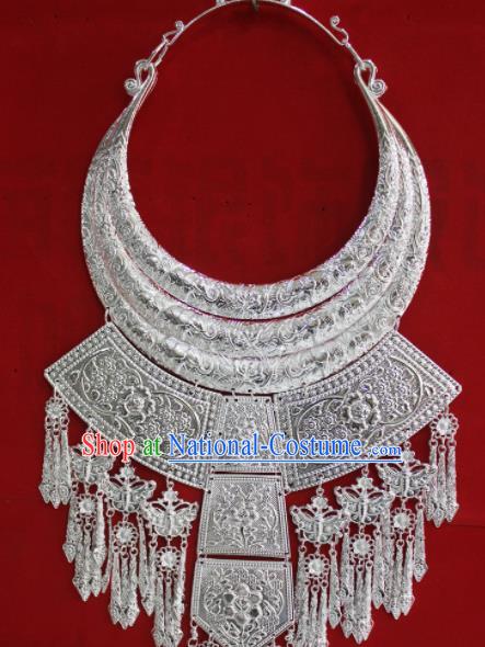 Chinese Traditional Miao Nationality Necklet Hmong Wedding Sliver Carving Necklace for Women