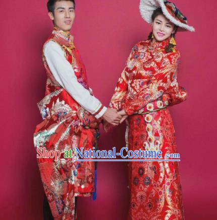 Chinese Traditional Tibetan Bride and Bridegroom Red Brocade Robes Zang Nationality Wedding Ethnic Costumes for Women for Men