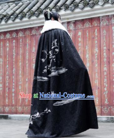 Traditional Chinese Ming Dynasty Princess Black Cloak Ancient Embroidered Costume for Women