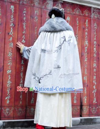 Traditional Chinese Ming Dynasty Princess White Cloak Ancient Embroidered Costume for Women