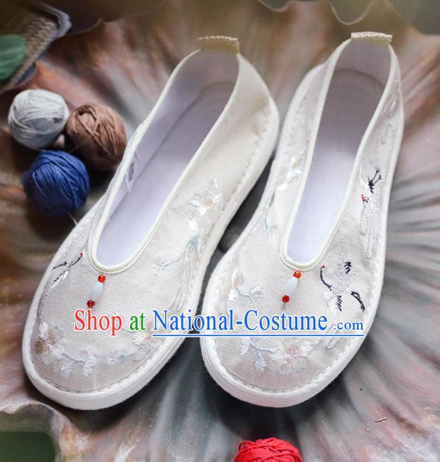 Chinese Handmade Cloth Shoes Traditional National Shoes Ancient Princess White Embroidered Hanfu Shoes for Women