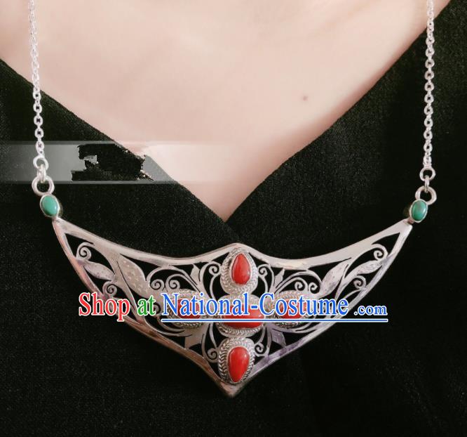 Traditional Chinese Mongol Nationality Sliver Red Necklet Accessories Mongolian Ethnic Necklace for Women