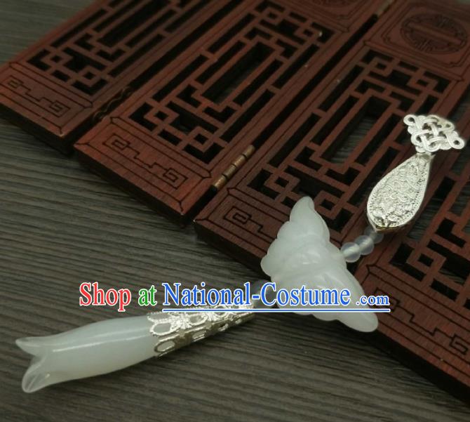 Traditional Chinese Ancient Palace Jade Butterfly Brooch Handmade Hanfu Breastpin Pendant for Women