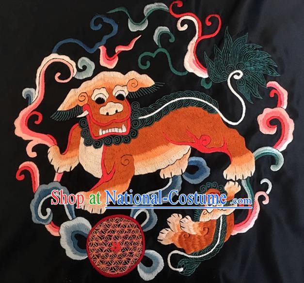 Chinese Handmade Traditional Embroidery Craft Embroidered Lion Silk Fabric Patch