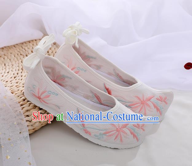 Asian Chinese Traditional Embroidered Chrysanthemum White Shoes Hanfu Shoes National Cloth Shoes for Women