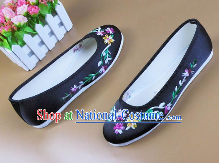 Asian Chinese National Embroidered Daisy Black Shoes Ancient Princess Satin Shoes Traditional Hanfu Shoes for Women