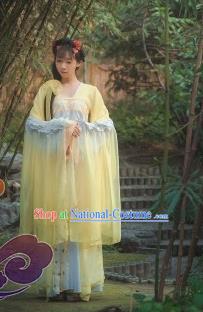 Traditional Chinese Cosplay Fairy Princess Yellow Dress Ancient Court Lady Swordswoman Costume for Women