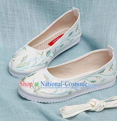 Chinese Handmade Embroidered White Cloth Shoes Traditional Ming Dynasty Hanfu Shoes Princess Shoes for Women