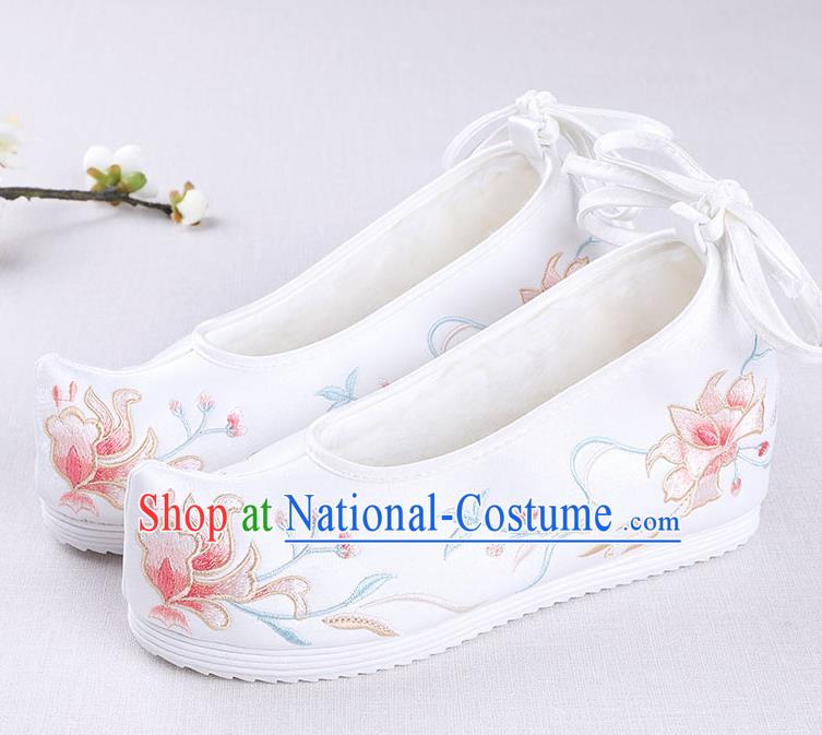 Chinese Handmade Opera Winter White Embroidered Shoes Traditional Hanfu Shoes National Shoes for Women