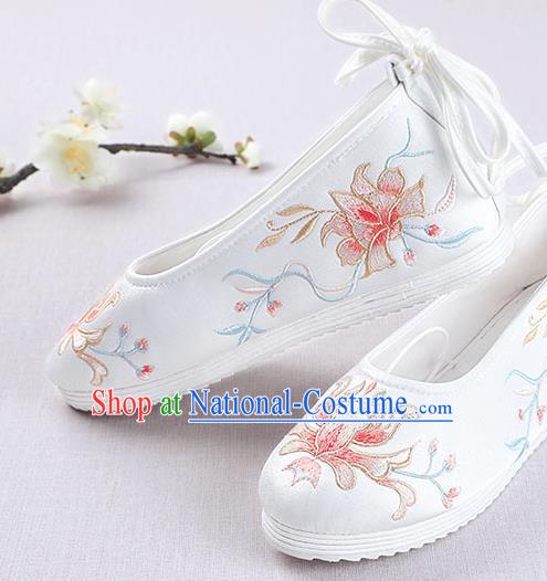 Chinese Handmade Embroidered Flower White Opera Shoes Traditional Hanfu Shoes National Shoes for Women