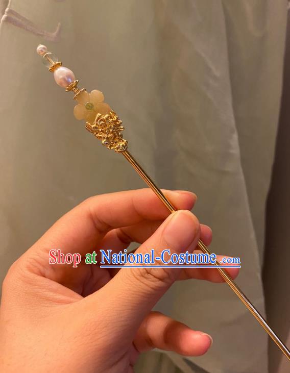 Chinese Ancient Court Empress Plum Blossom Hairpin Handmade Hanfu Hair Accessories Pearl Golden Hair Clip