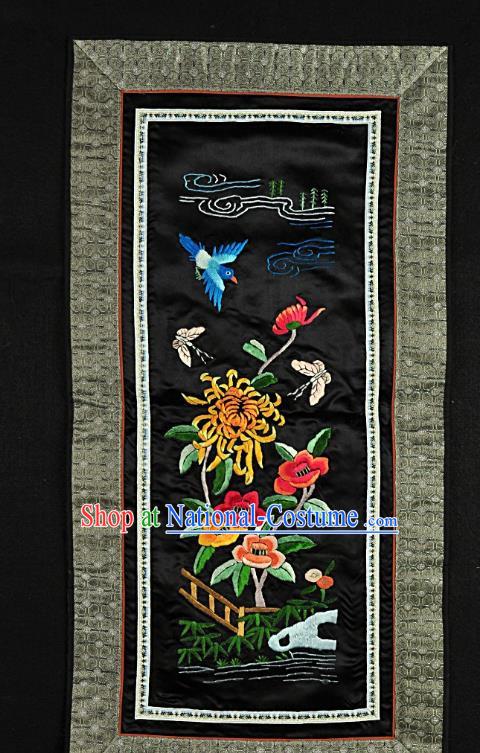 Traditional Chinese Embroidered Chrysanthemum Camellia Decorative Painting Hand Embroidery Birds Black Silk Picture Craft