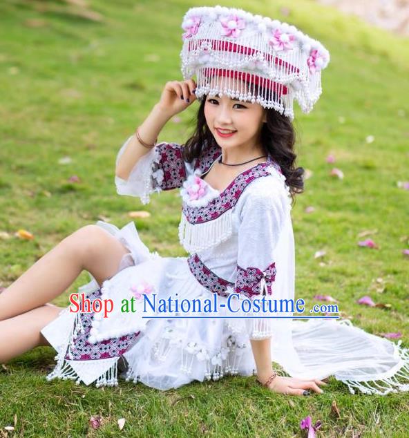 China Wenshan Ethnic White Short Dress Miao Minority Clothing Yunnan Nationality Women Apparels and Headwear