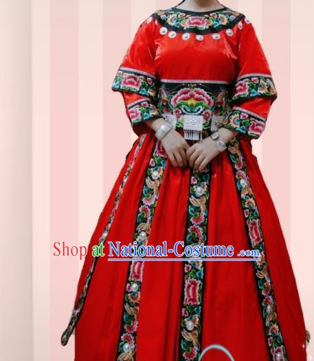 China Hmong Bride Wedding Embroidered Red Blouse and Skirt Miao Minority Traditional Festival Apparels Ethnic Celebration Clothing