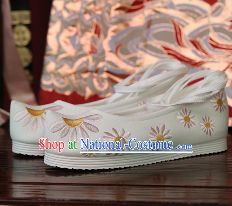 Handmade White Cloth Shoes China Embroidered Daisy Shoes Princess Shoes Opera Shoes