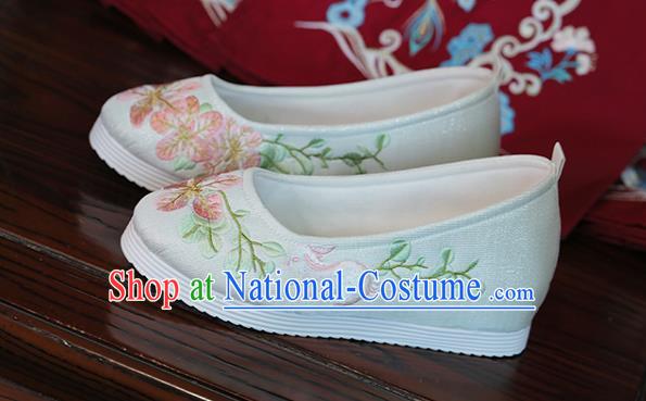 China Embroidered Peach Blossom Rabbit Shoes Hanfu Shoes Princess Shoes Handmade White Cloth Shoes