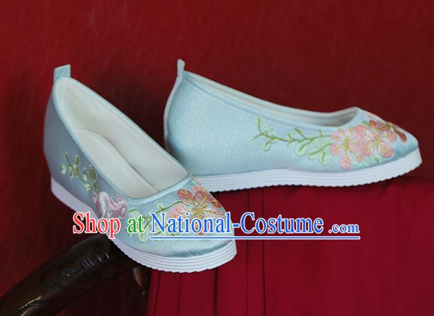 China Handmade Light Blue Cloth Shoes Embroidered Peach Blossom Rabbit Shoes Hanfu Shoes Princess Shoes