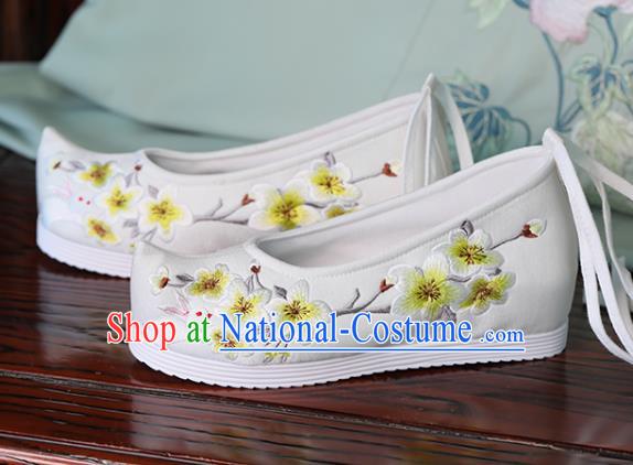 China Embroidered Pear Flowers Rabbit Shoes Hanfu White Bow Shoes Princess Shoes Handmade Cloth Shoes