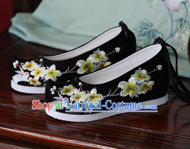 China Handmade Cloth Shoes Embroidered Pear Flowers Rabbit Shoes Hanfu Black Bow Shoes Princess Shoes