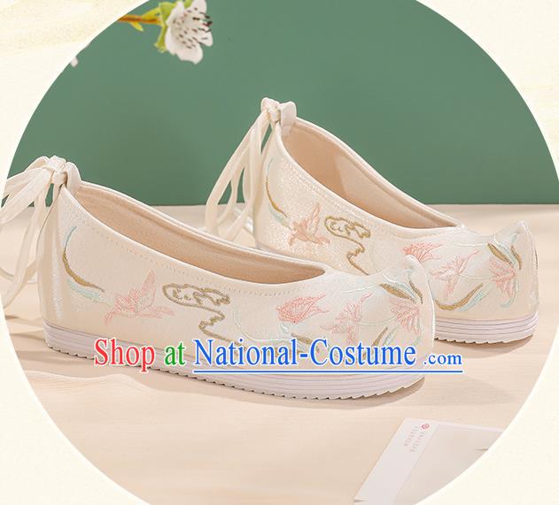 China Ming Dynasty Embroidered Shoes Handmade White Cloth Shoes Hanfu Shoes Female Shoes