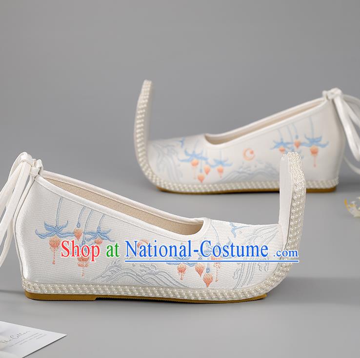 China Han Dynasty Shoes Traditional Hanfu Shoes White Cloth Shoes Embroidered Lotus Shoes Princess Shoes