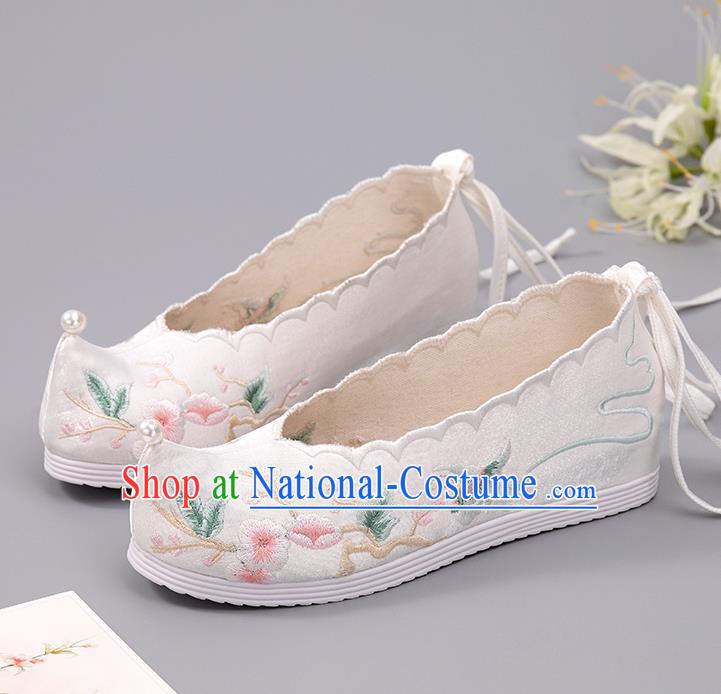 China Embroidered Plum Blossom Shoes Handmade White Cloth Shoes Hanfu Shoes Pearl Shoes