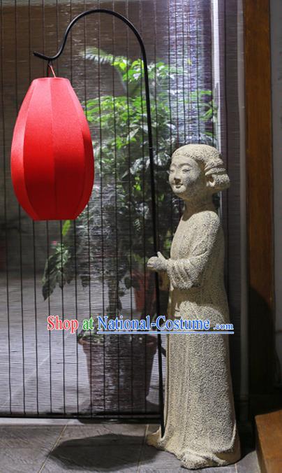 China Traditional Beauty Home Decorations Palace Lady Floor Lamp Handmade Iron Art High Lantern