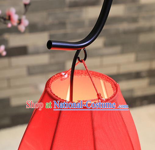 China Traditional Beauty Home Decorations Palace Lady Floor Lamp Handmade Iron Art High Lantern